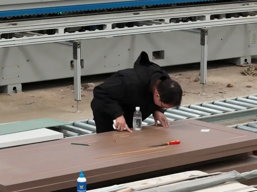 Inspection of a door panel in the factory