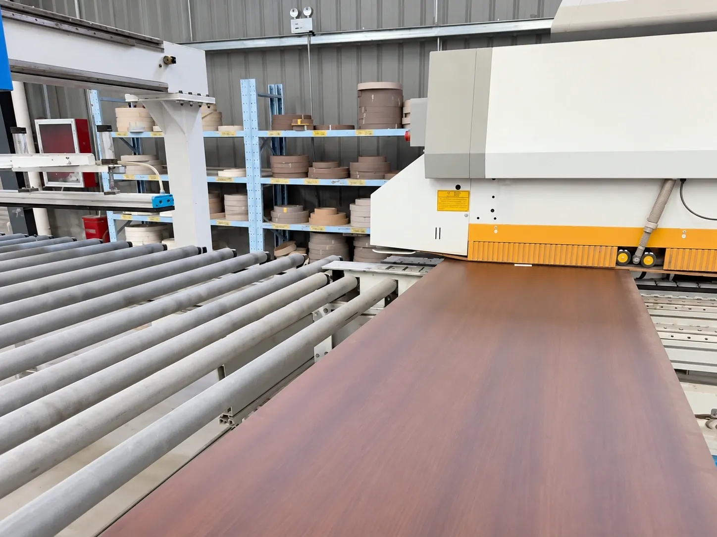 Door panel passing through the edge-banding equipment